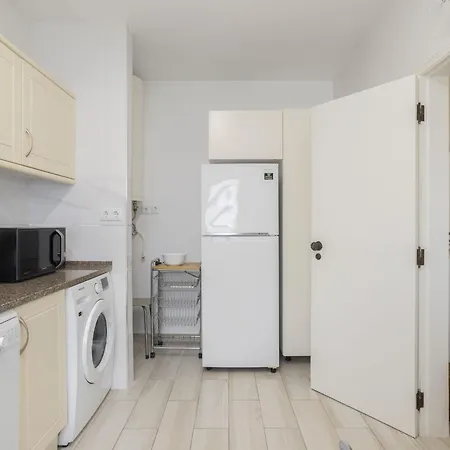 Appartamento Areias De Sao Joao 2br - Shared Pool & Terrace, By Hopstays *