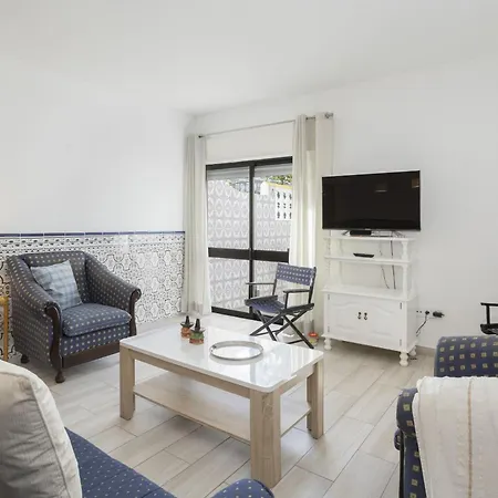 Appartamento Areias De Sao Joao 2br - Shared Pool & Terrace, By Hopstays *